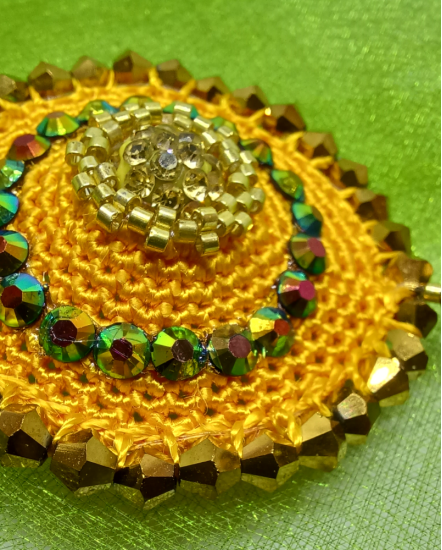 Háčkované dizajnové náušnice "Zlatý útes"